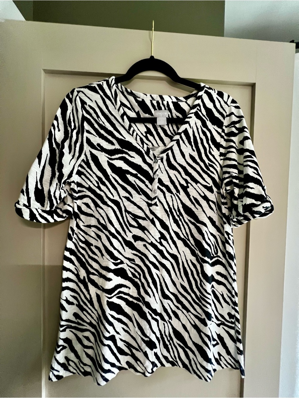 Chico's Black & White Zebra-Print V-Neck Short Sleeve Top